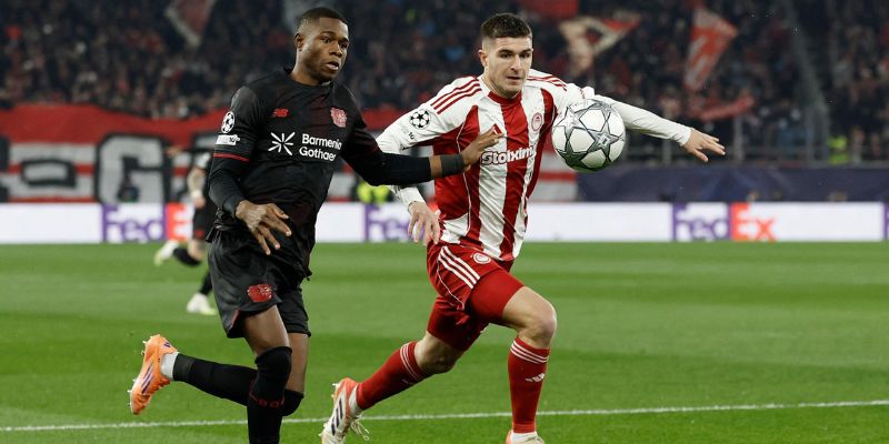 Olympiakos vs Bayer Leverkusen đều chật vật vượt qua League Phase